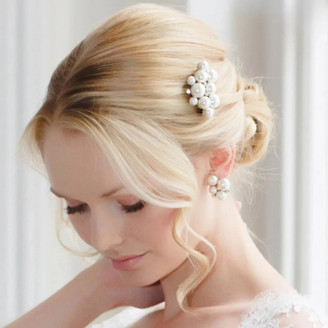 Statement of Pearl Hair Comb